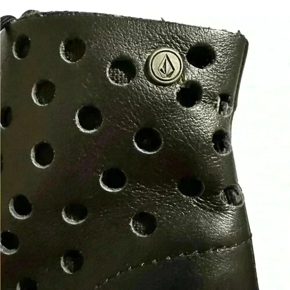 Volcom Buzz Women’s Mid Top Black Leather Sneakers Size 7 (Sample Shoe) - Picture 6 of 8